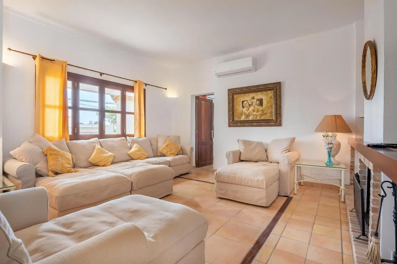 Wonderful 5 Bed Villa With Private Cala D´Or 0*,  İspanya