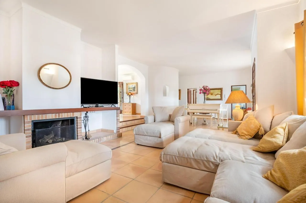 Wonderful 5 Bed Villa With Private Cala D´Or