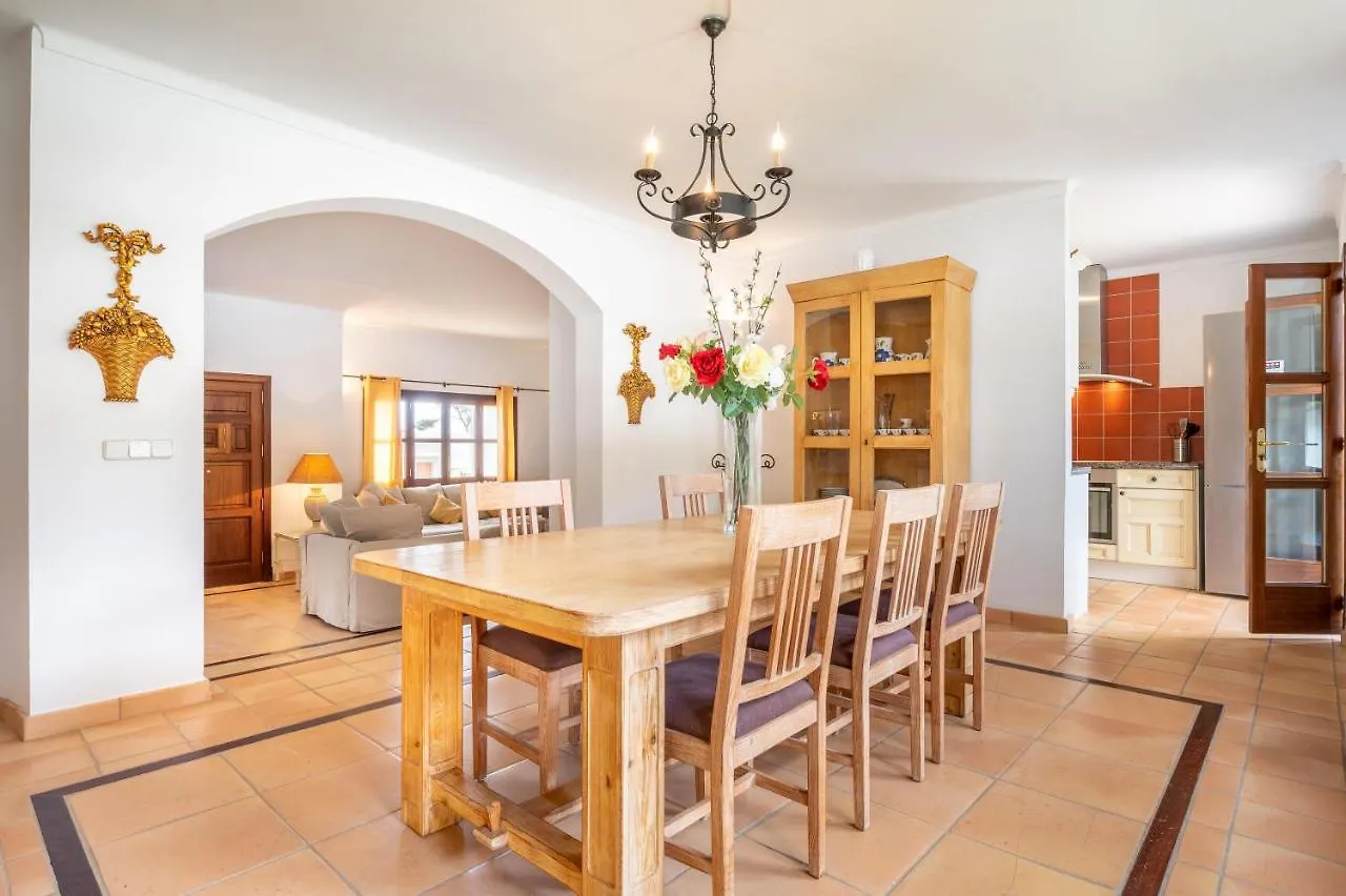 Wonderful 5 Bed Villa With Private Cala D´Or