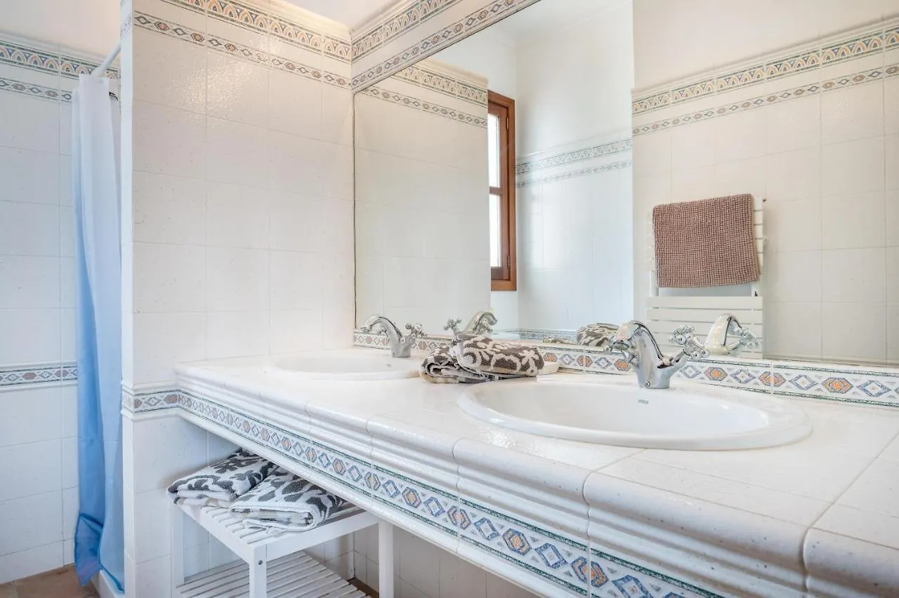 Wonderful 5 Bed Villa With Private Cala D´Or