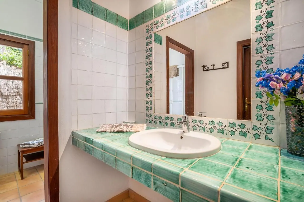 Wonderful 5 Bed Villa With Private Cala D´Or