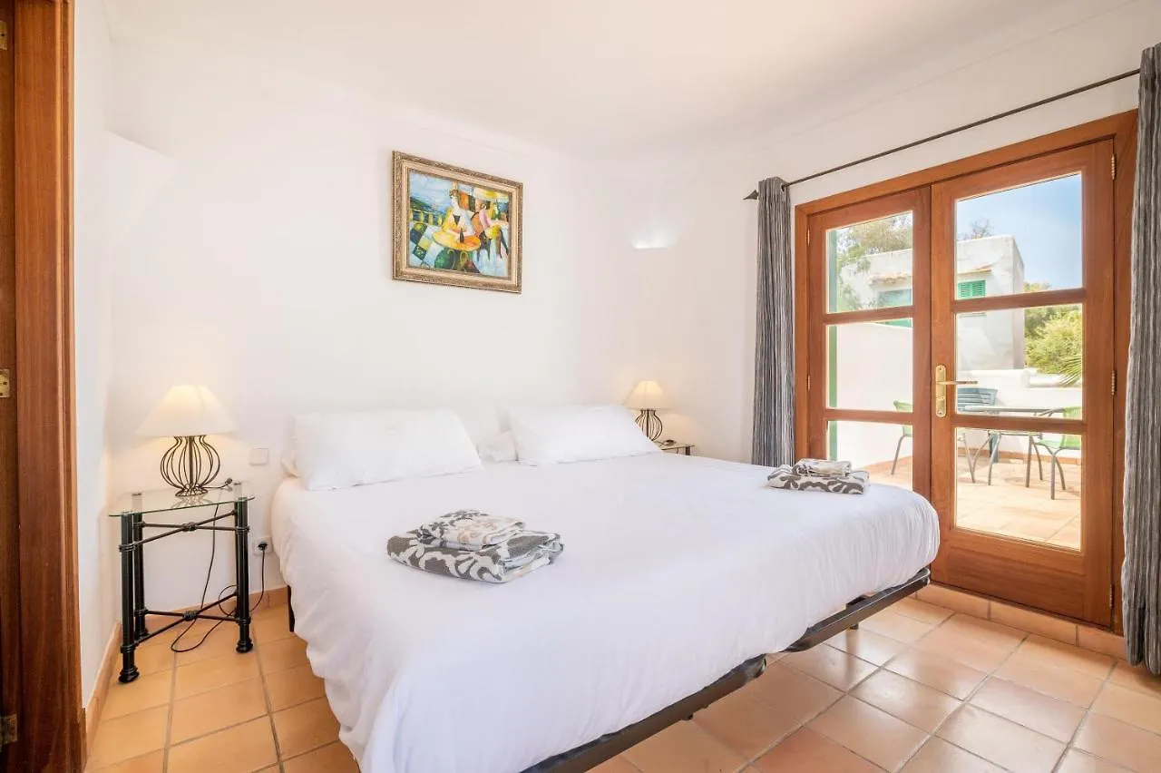 Wonderful 5 Bed Villa With Private Cala D´Or